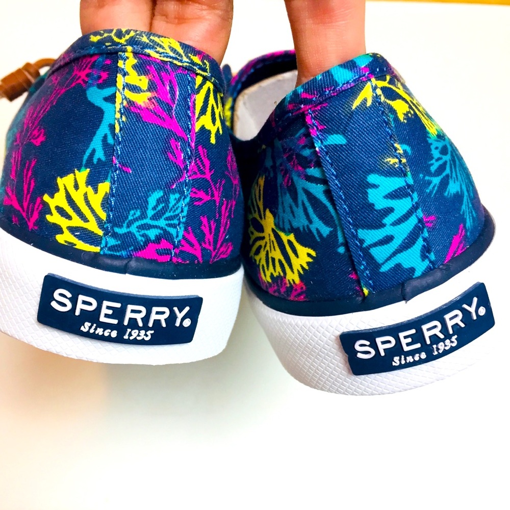 SPERRY Colorful Reef Navy Pier View Sneaker 7M New in Box - Picture 2 of 8